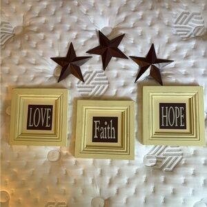Farmhouse wall decor set.